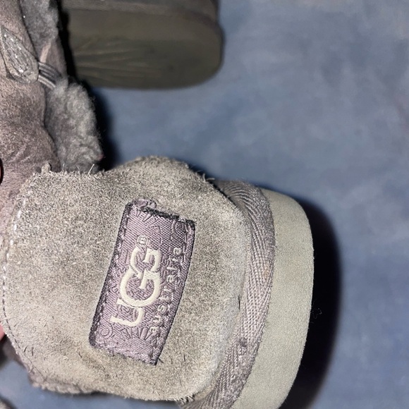 Kids uggs with buttons size 3 - Picture 5 of 6